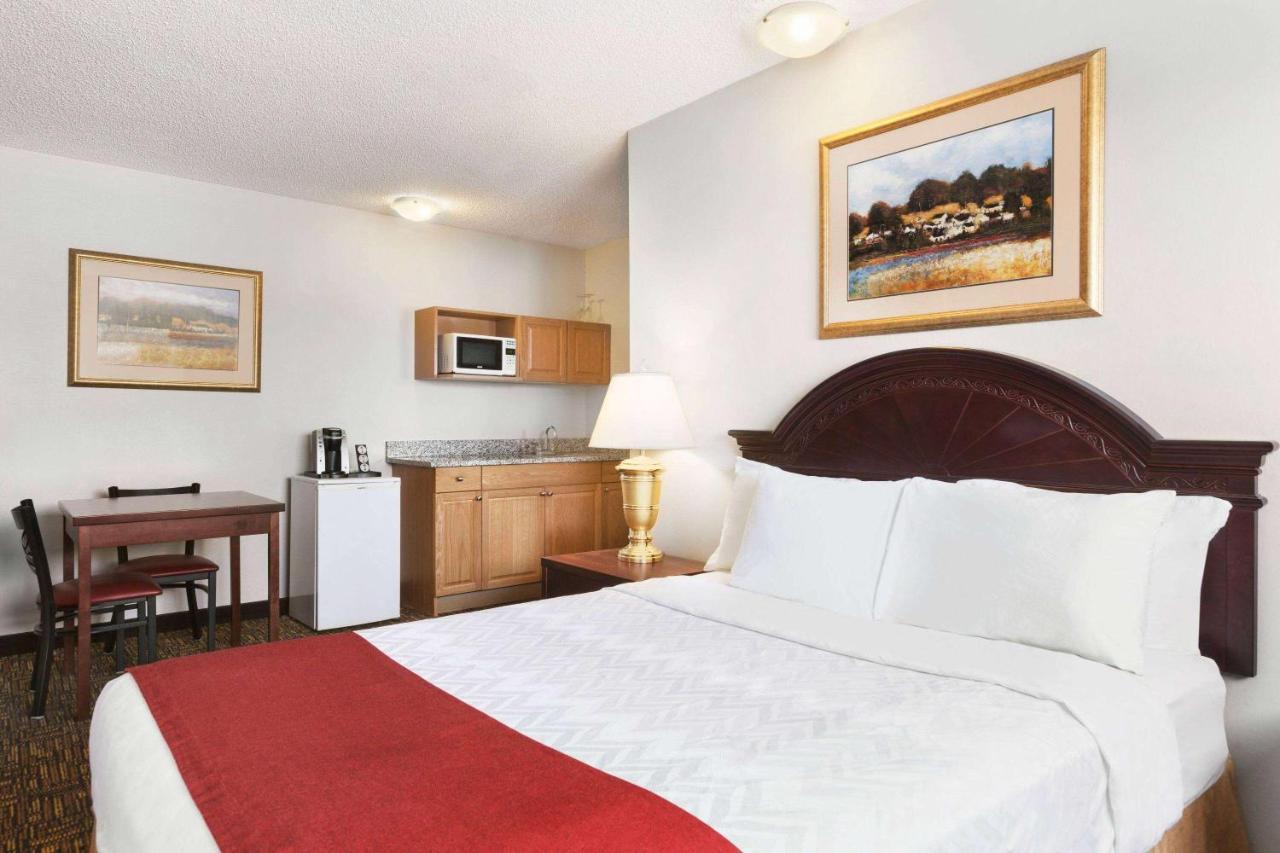 Travelodge By Wyndham Hotel *